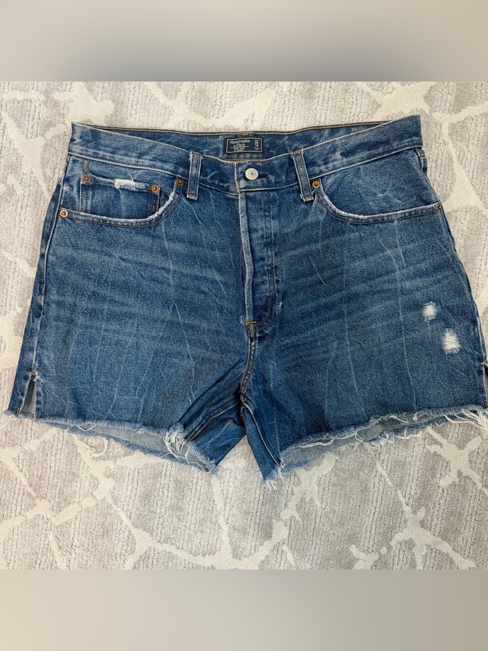 Abercrombie and Fitch Women’s High Rise Denim Shorts 4” 32